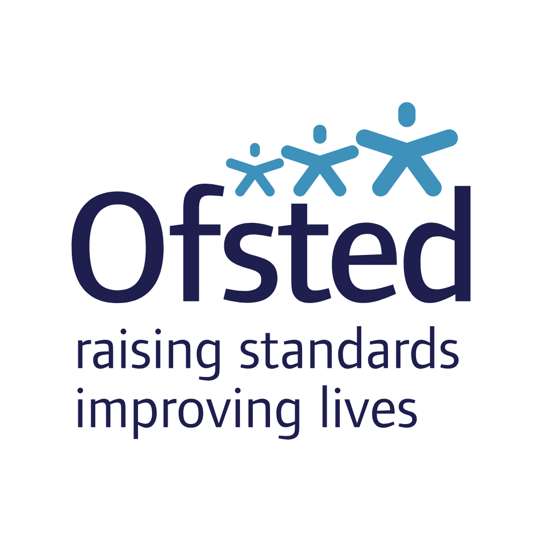 Logotipo de Ofsted con una palabra y niños con figuras de palitos que dicen