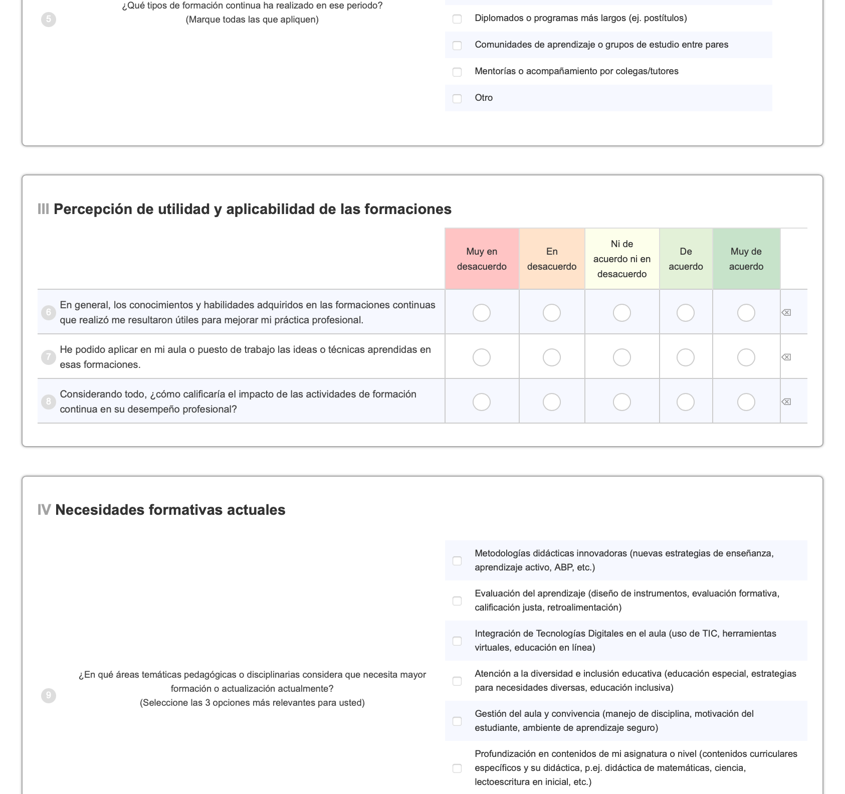 Captura de pantalla de dos secciones de la encuesta con preguntas de opción múltiple y opciones de botón de opción correspondientes.
