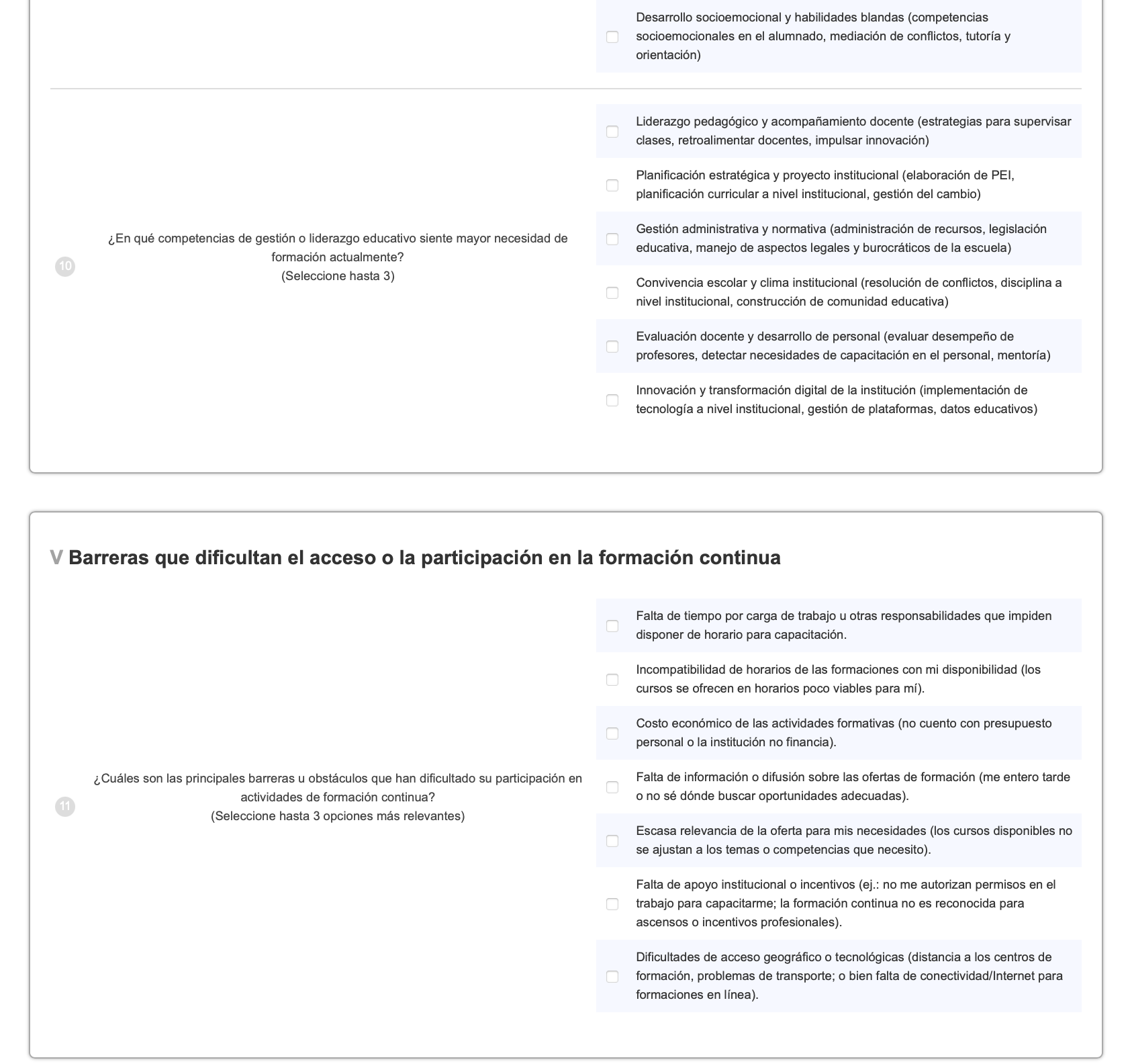 Captura de pantalla de dos secciones de la encuesta con preguntas de opción múltiple y opciones de botón de opción correspondientes.