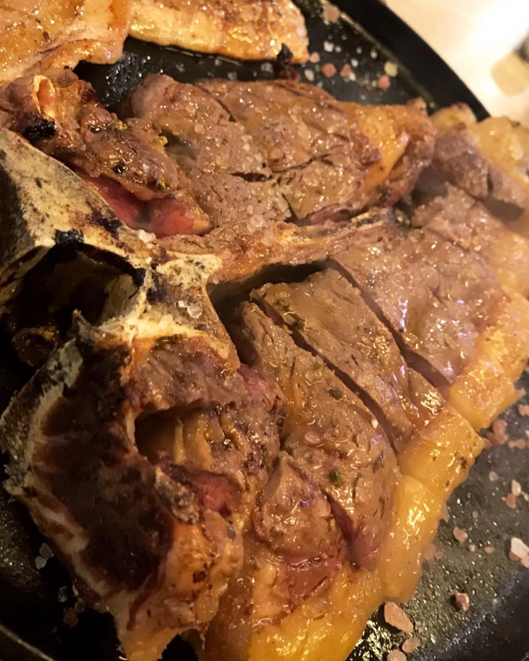 Bistecca alla Fiorentina cotta su piastra