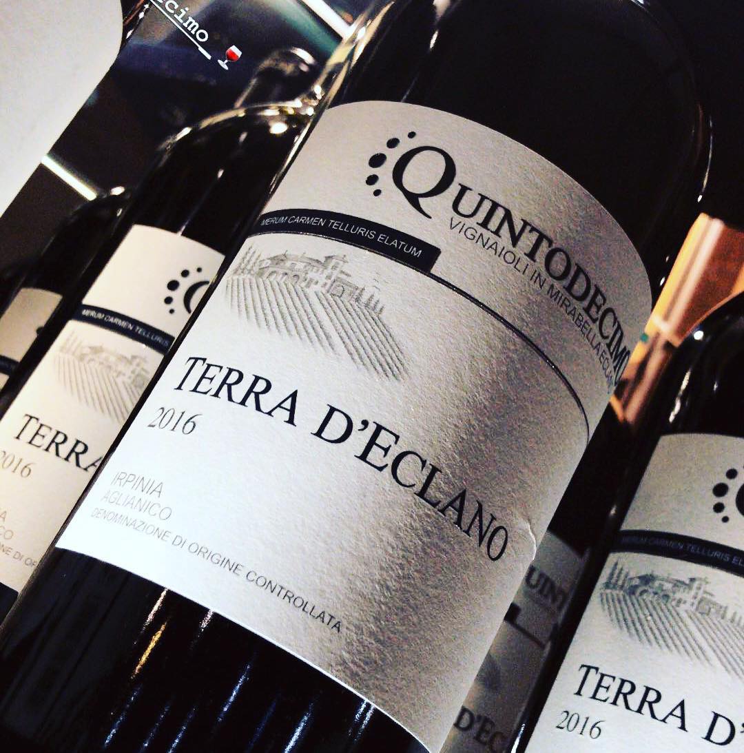 Bottiglia di vino rosso