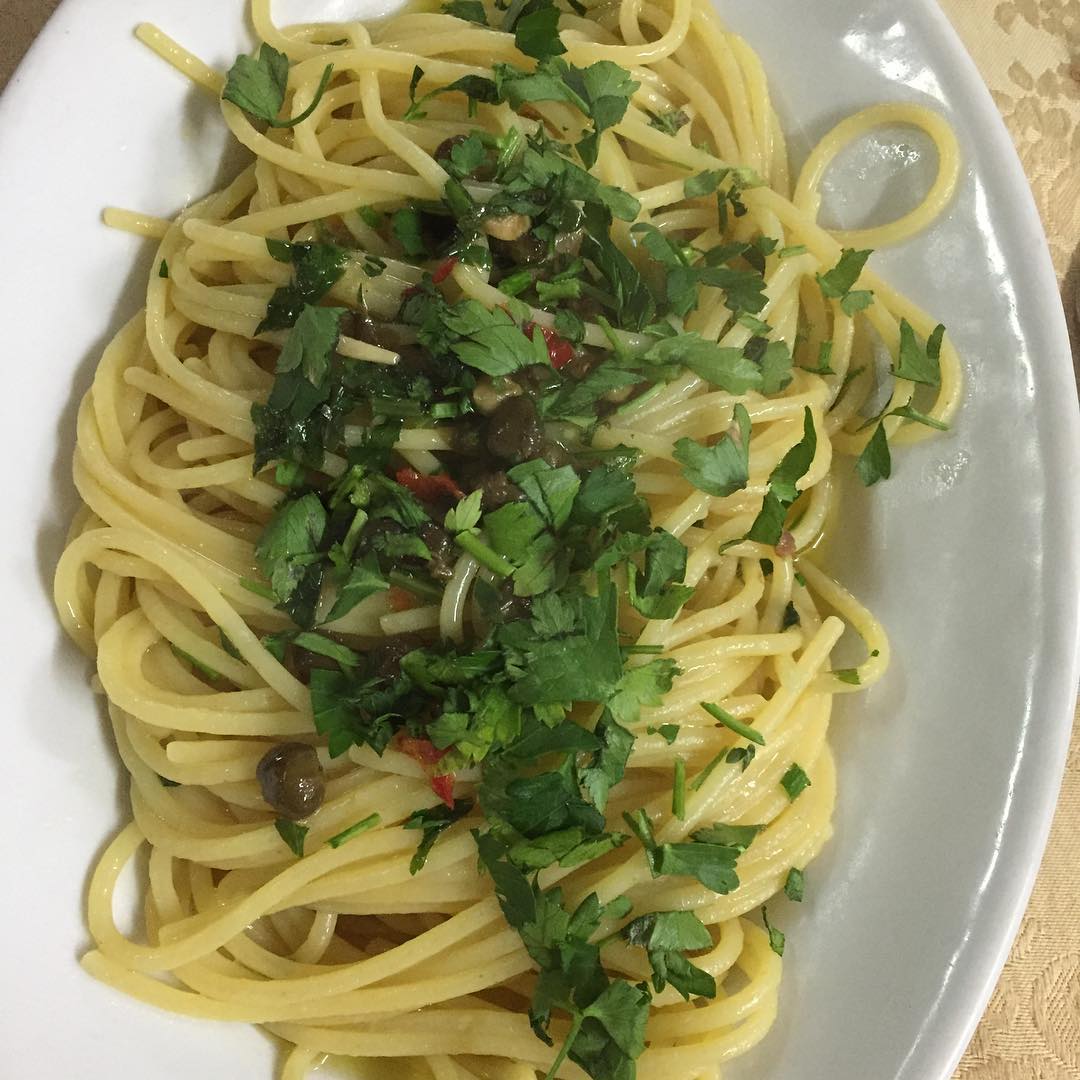 Spaghetti with garlic oil and chilli pepper