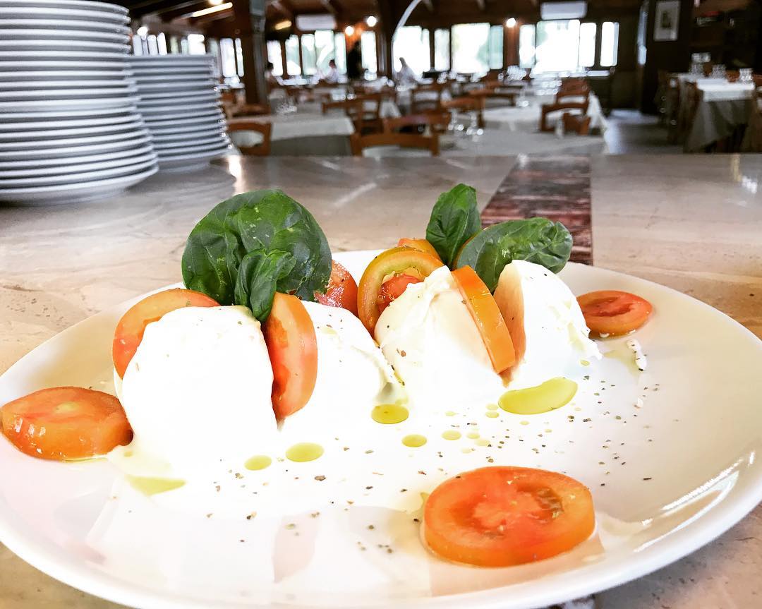 Caprese (caprese salad)