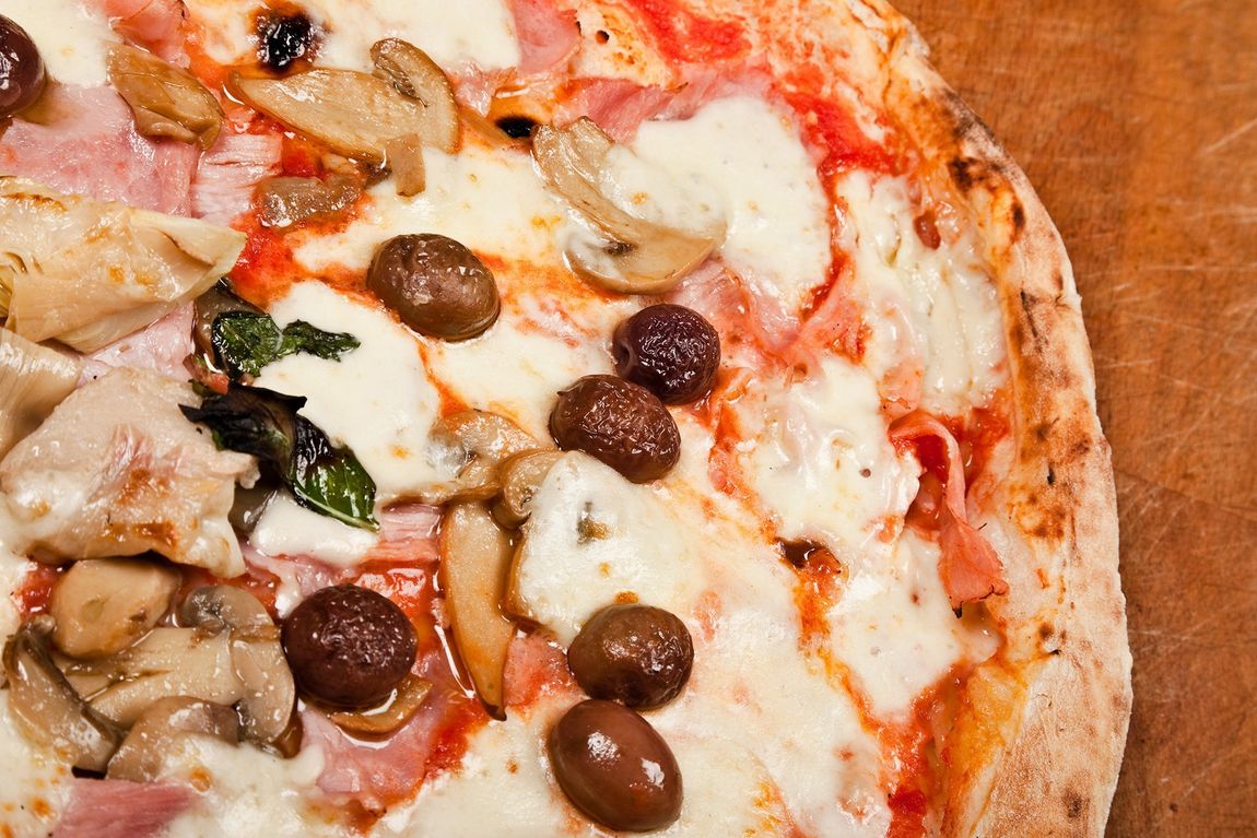 Pizza ai funghi e olive