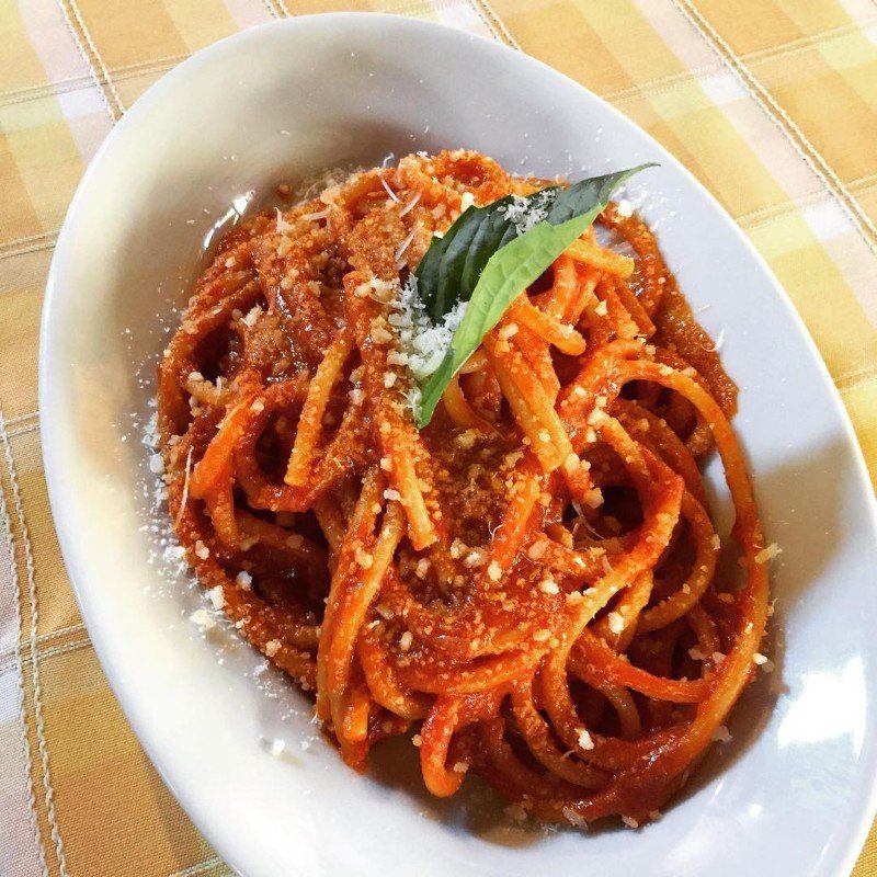 Spaghetti with tomato sauce