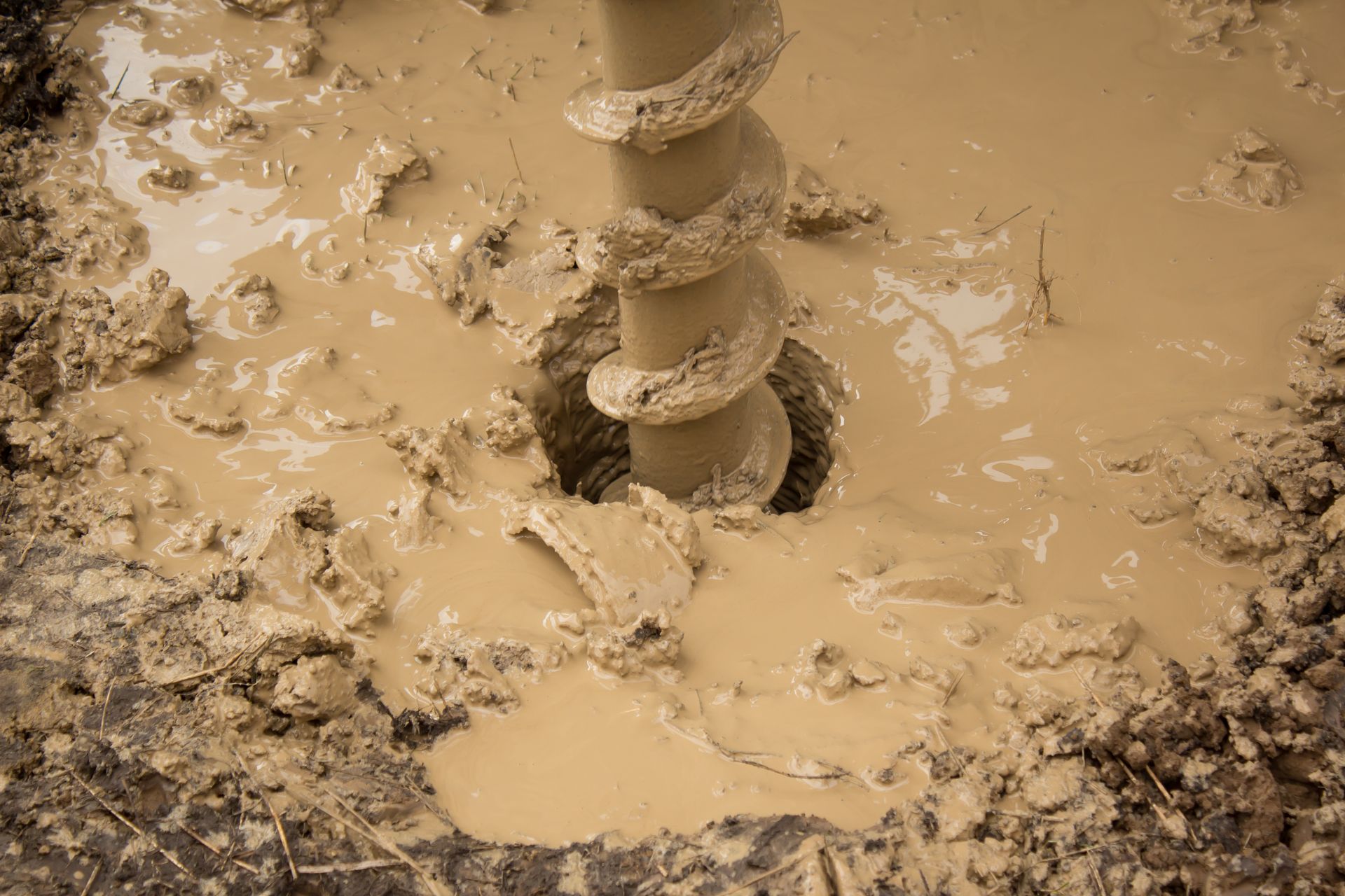 Process of drilling a water well with a winding drill. Process of drilling a water well with a winding drill.