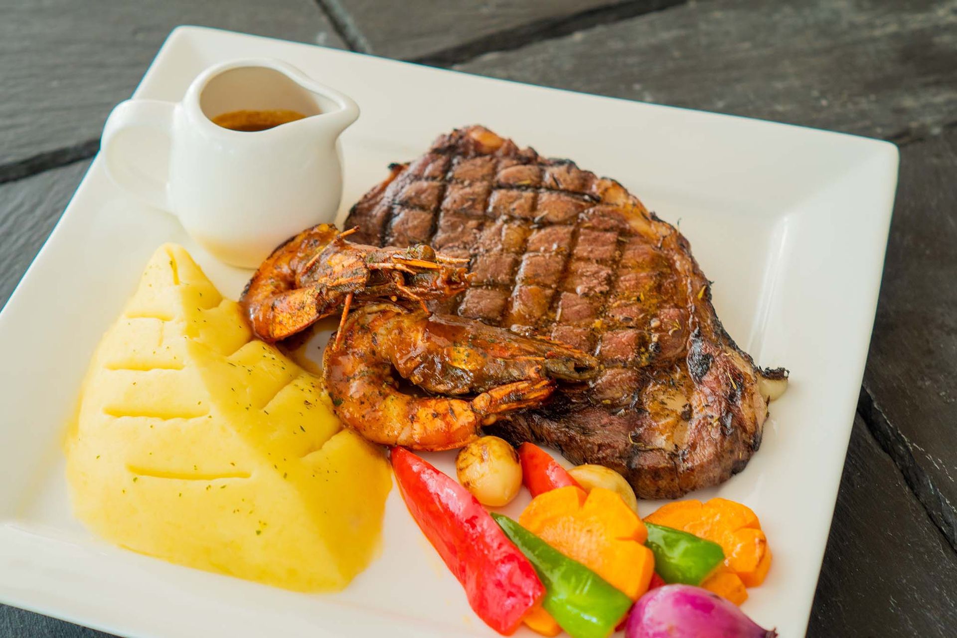 food at the Charlie's Retaurant at hotel El Nido Palawan