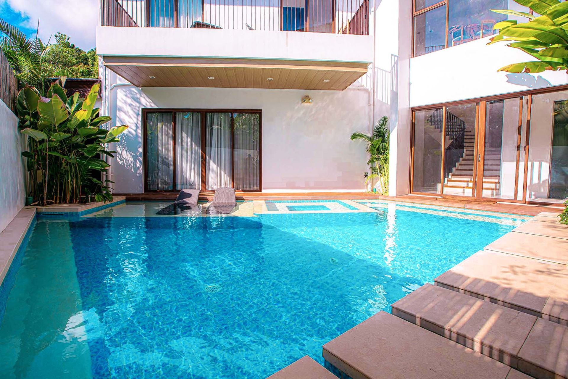 relaxing private poolside nook at the Charlie's el Nido