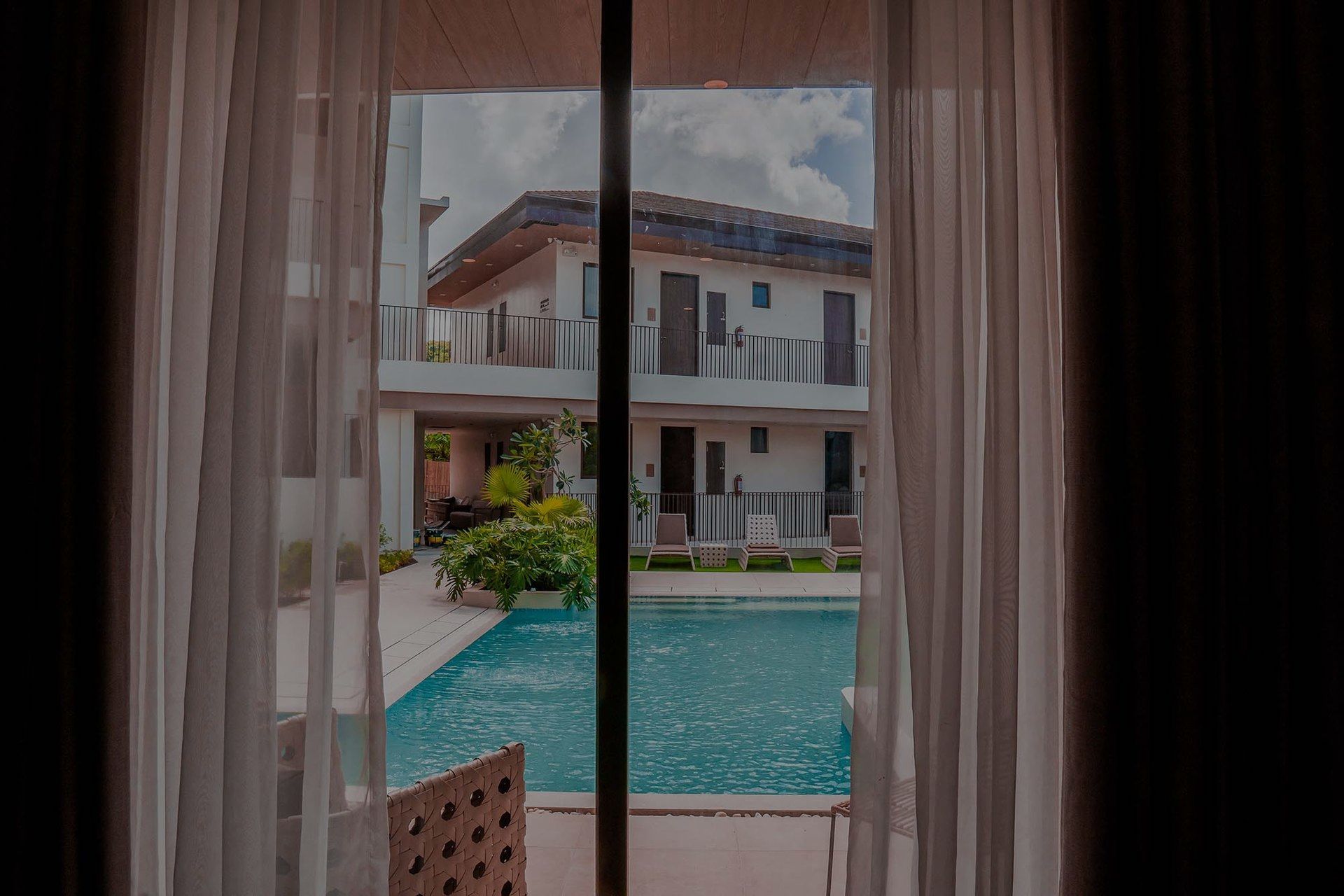 Deluxe Room with Pool Access