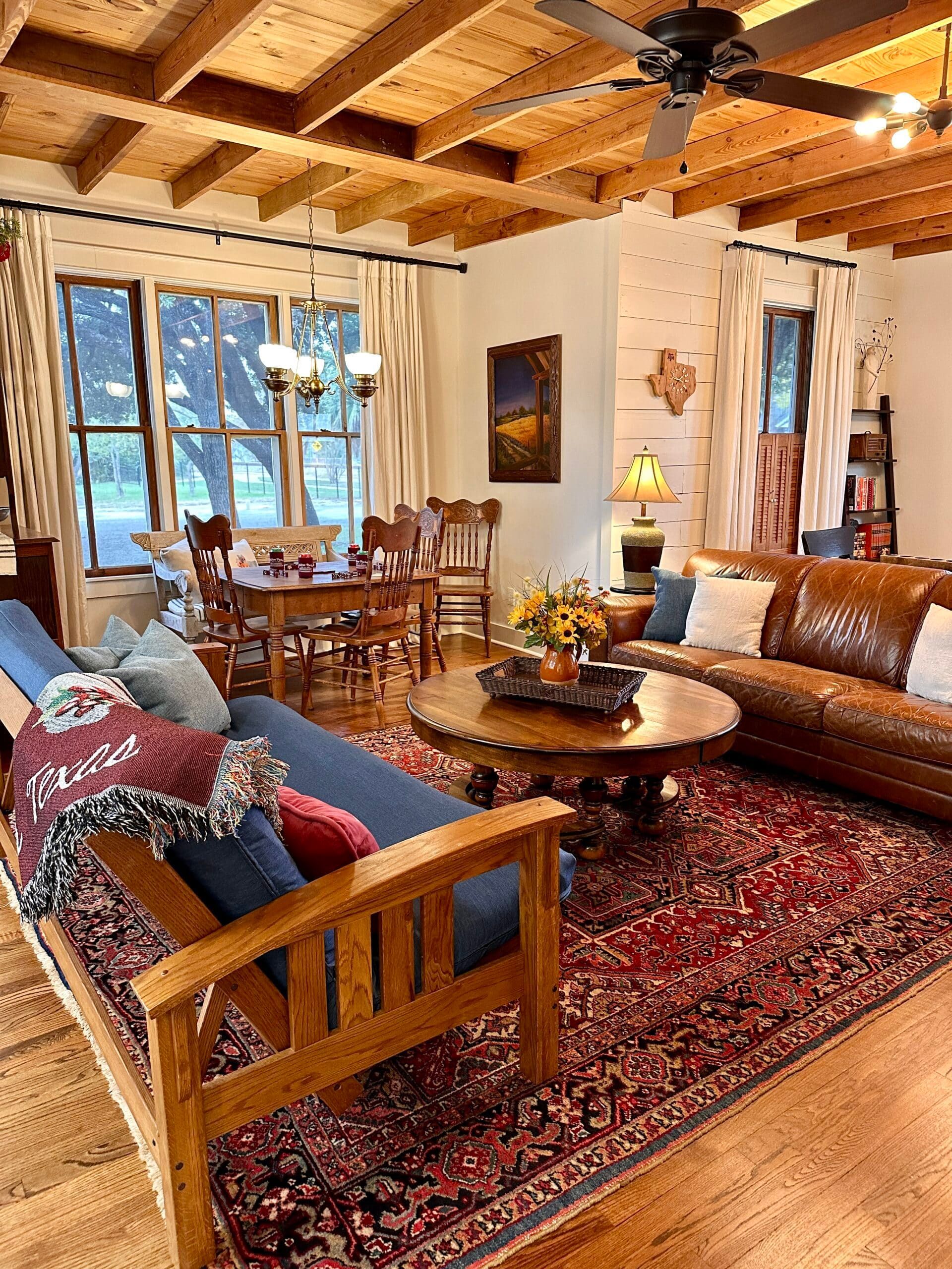 A living room filled with furniture and a ceiling fan.