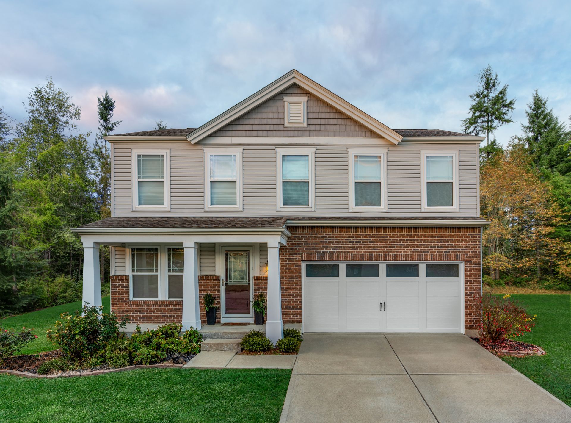 Clopay - Canyon Ridge Elements Gallery