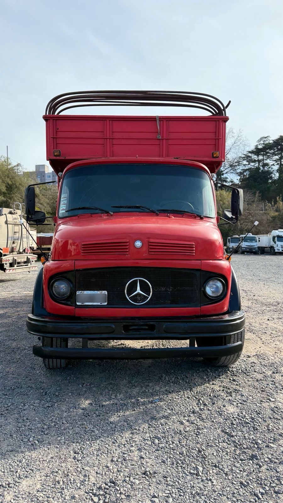 Camión chasis con cabina  Mercedes Benz, modelo L 1114/42