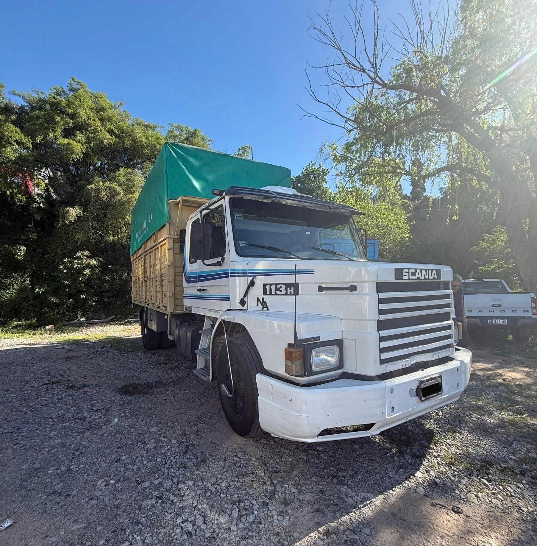 Scania 310  Chasis con carrocería cerealera
