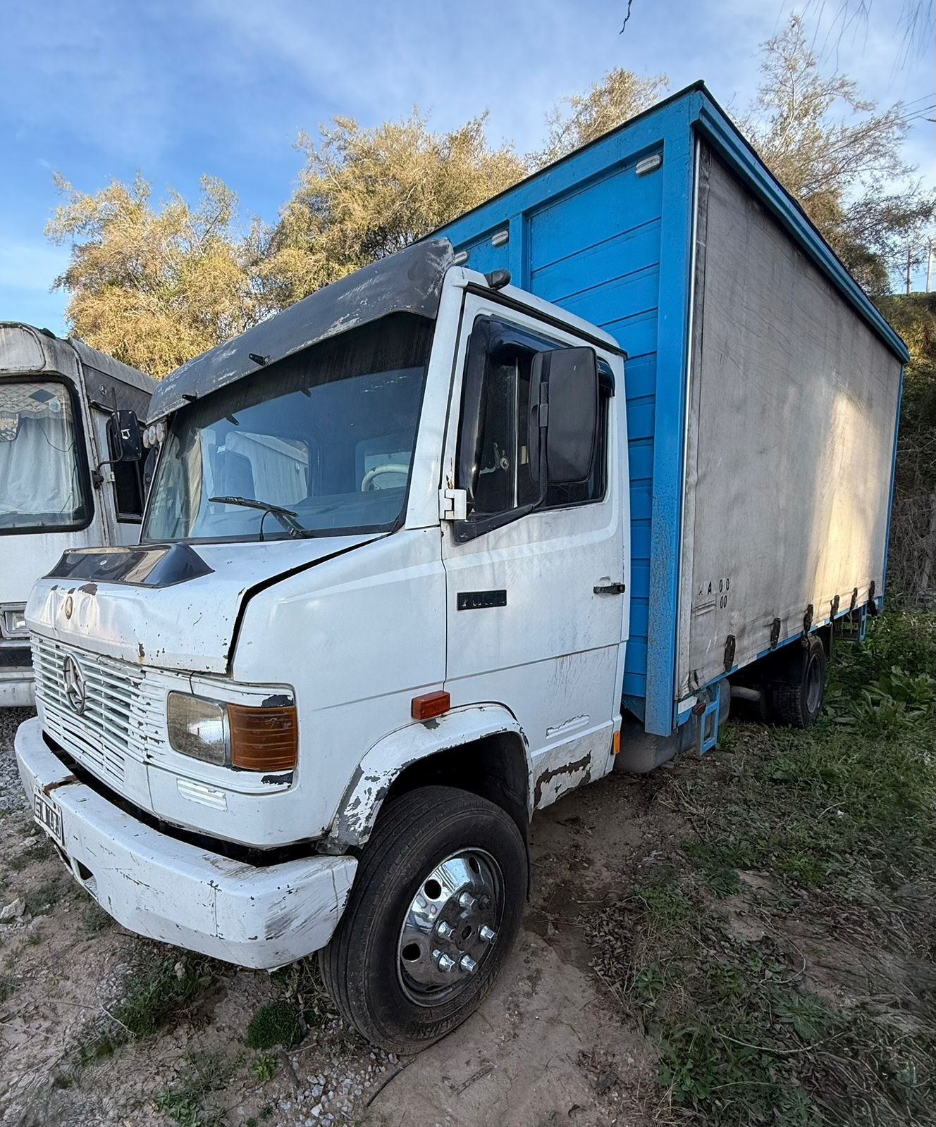 Camión chasis con carrocería Sider