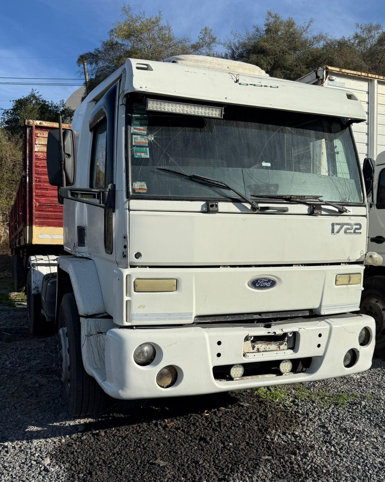 Camión tractor de carretera con cabina dormitorio