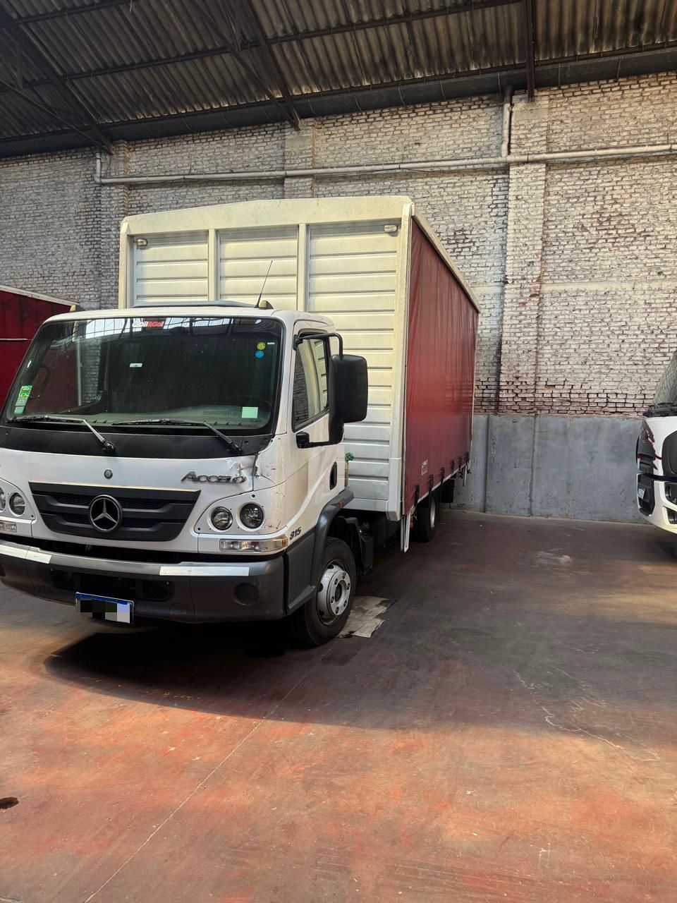 Mercedes Benz Accelo 815