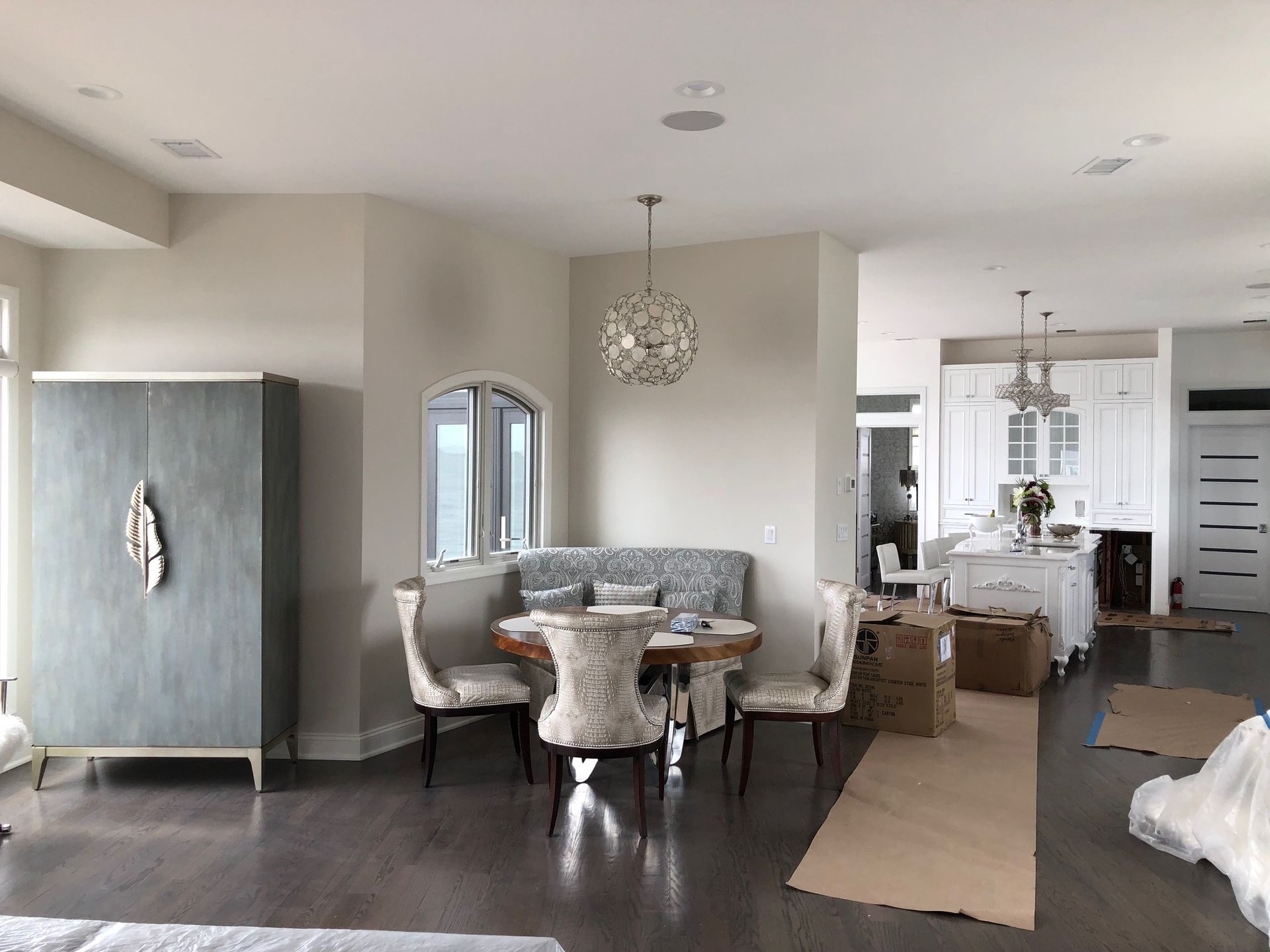 There is a table and chairs in the middle of the room.