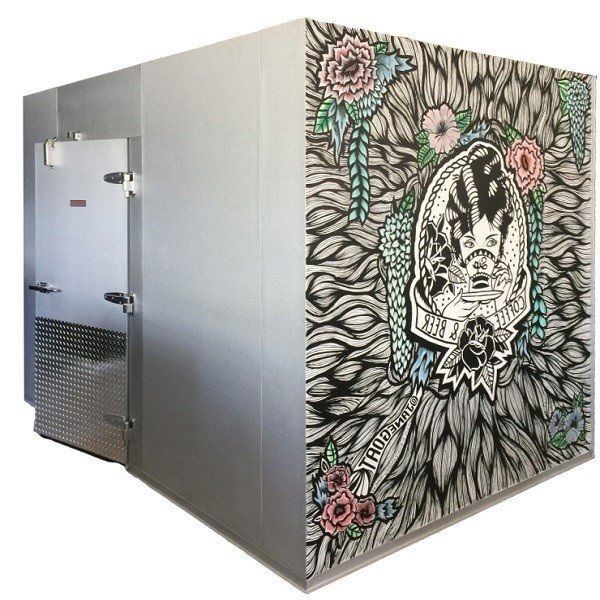 A box with a floral design and the letter b on it