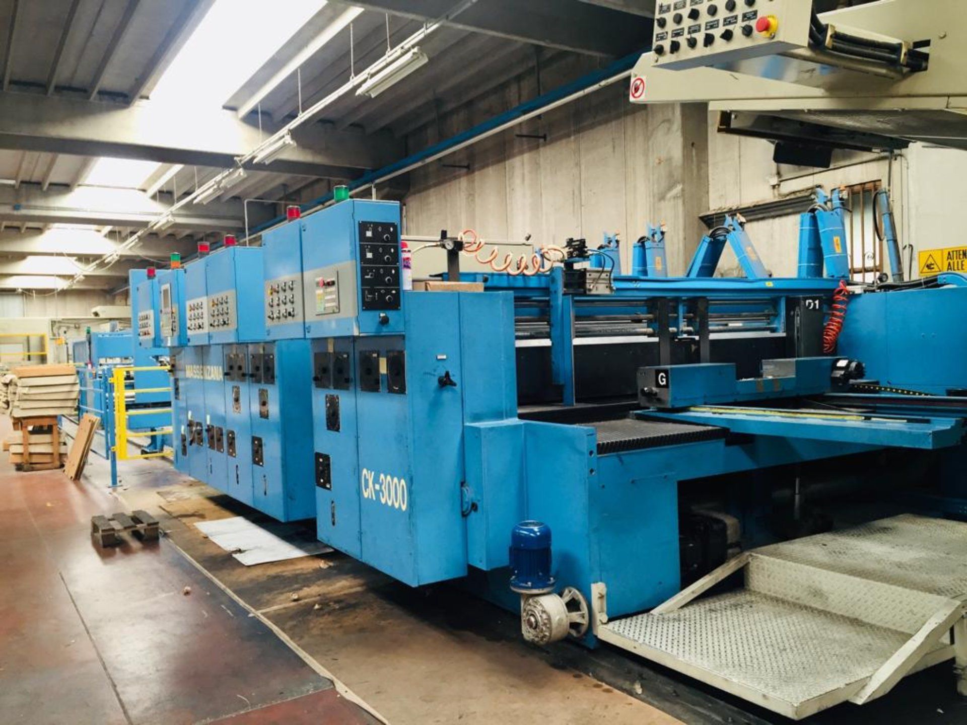 macchinario per la realizzazione di scatole