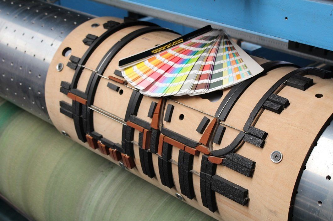 fustellatura della scatola con campioni di colore