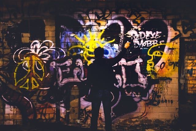 silhouette-of-person-spray-painting