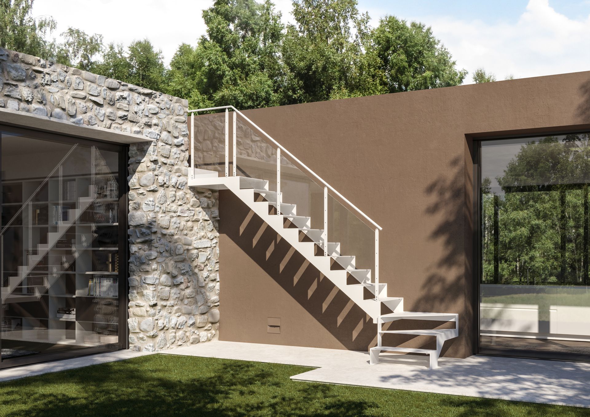 Esterno di una casa moderna con muro in pietra, scala e porte a vetri che si aprono su un cortile erboso.