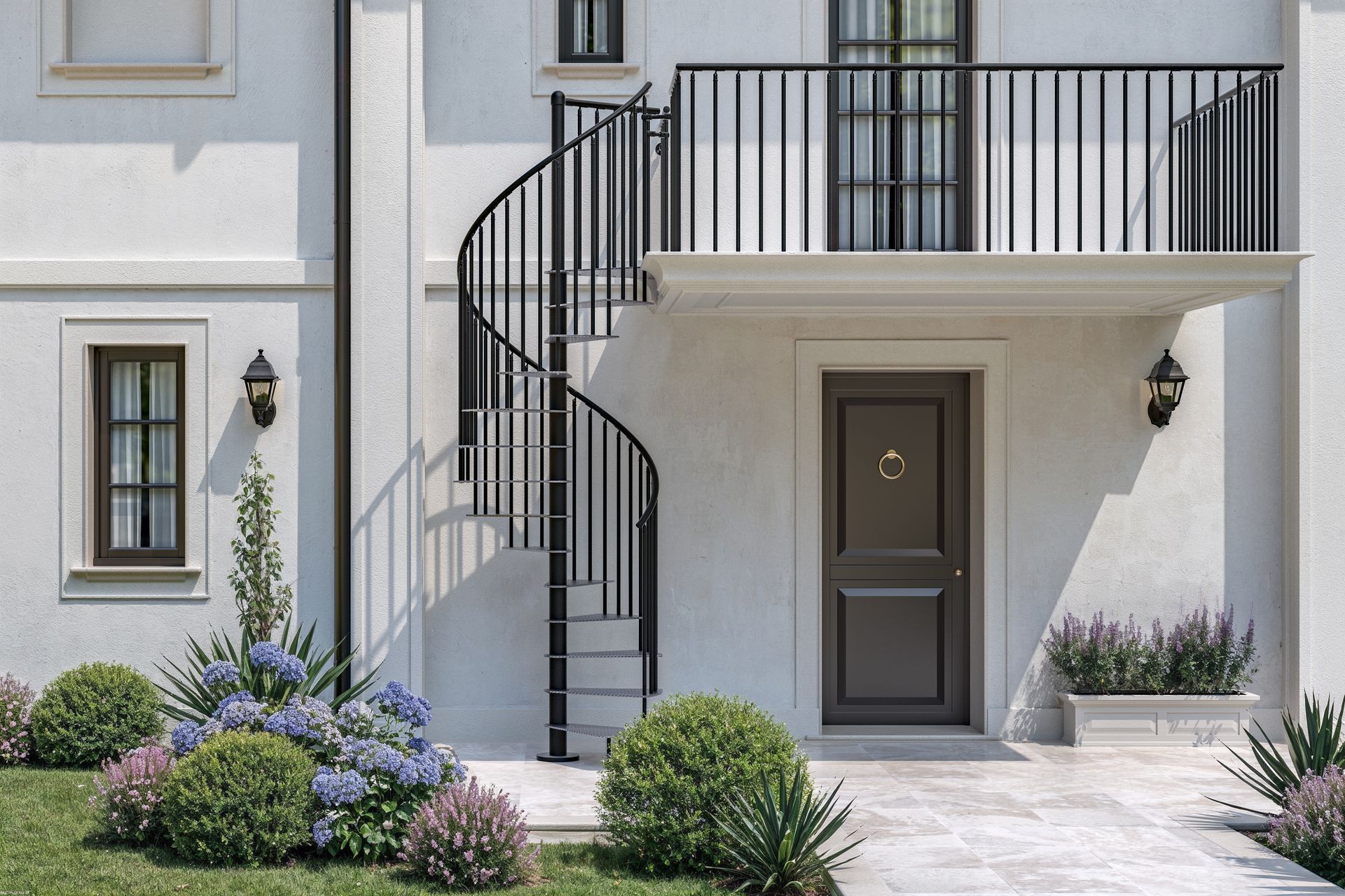 Esterno di una moderna villetta a schiera bianca con scala a chiocciola nera, balcone e giardino anteriore curato.