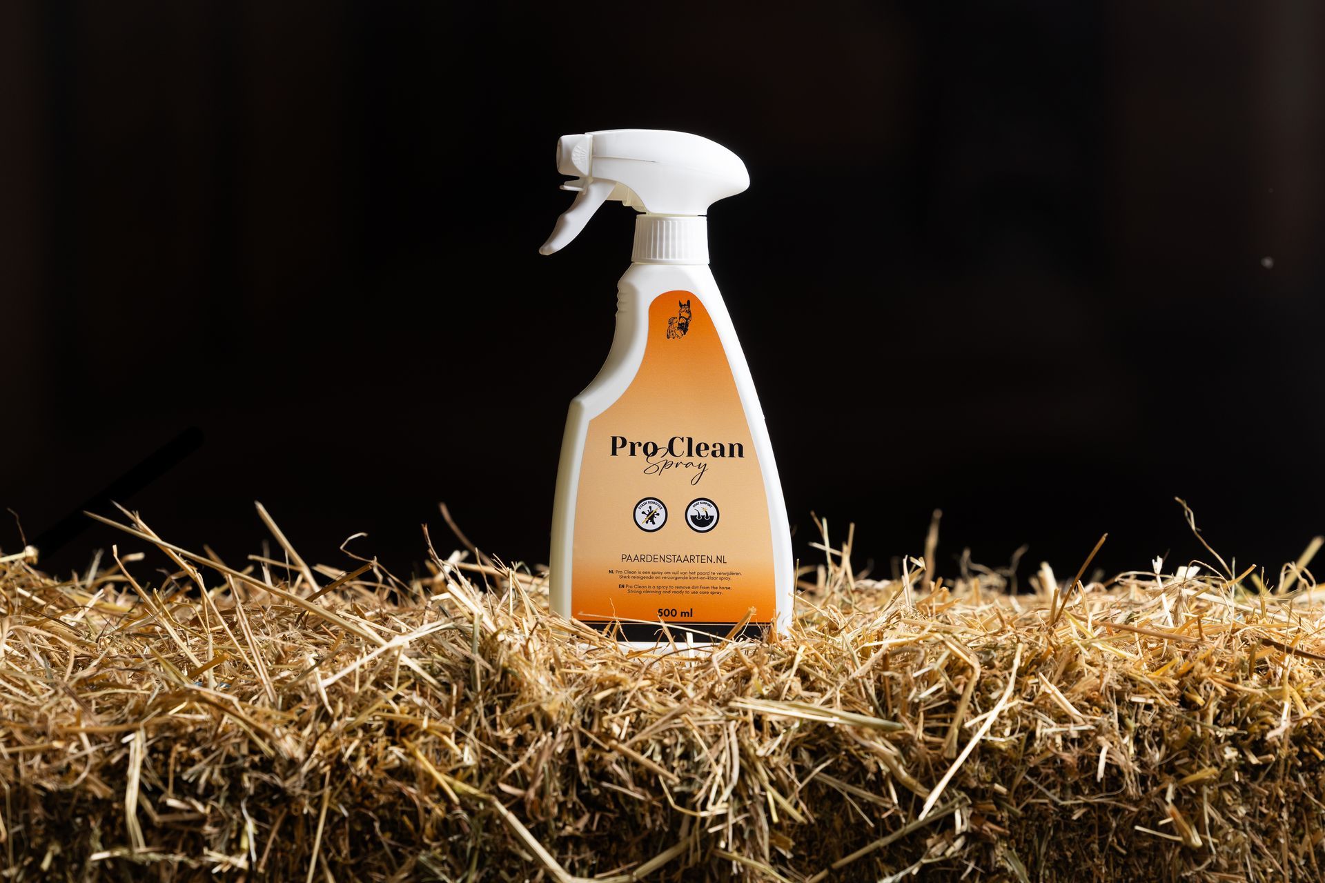 Makkelijk vuil verwijderen zonder wassen! Ideaal bij modder-, gras-, mest- en urinevlekken. Kleurloos, schuimloos en met verzorgende vachtconditioner.