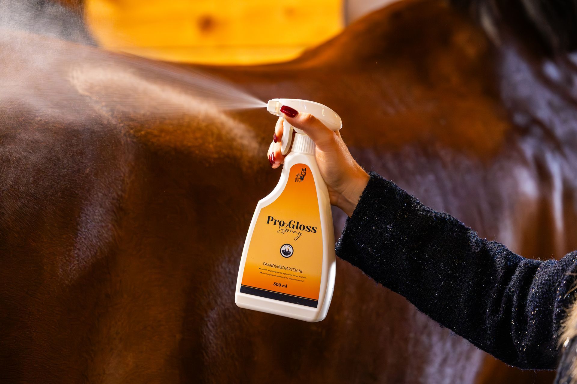 Laat de vacht schitteren! Sneldrogende spray voor een prachtige glans, extra verzorging en een gezonde uitstraling.