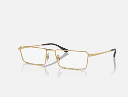 Un paio di occhiali con montatura dorata su una superficie bianca.