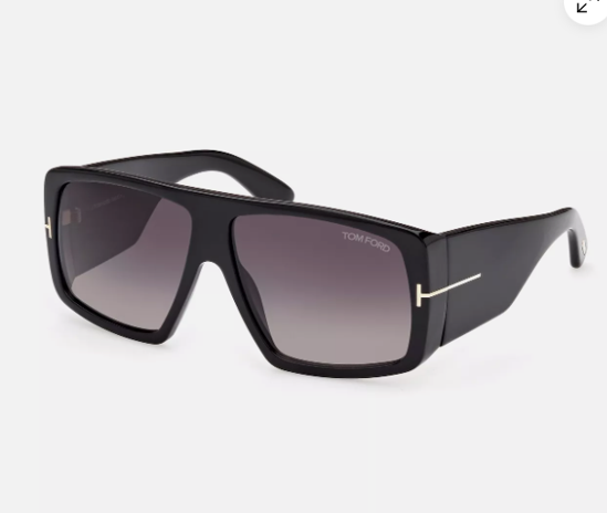 Un paio di occhiali da sole Tom Ford neri su sfondo bianco