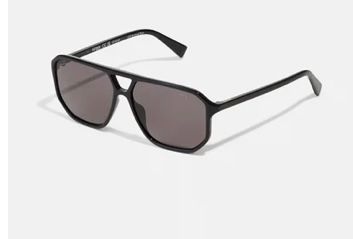 Un paio di occhiali da sole neri su sfondo bianco.