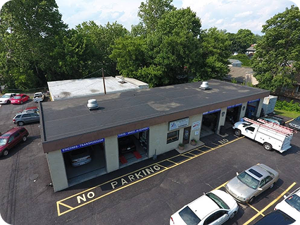 An aerial view of a car wash with cars parked in front of it. | Safari Automotive
