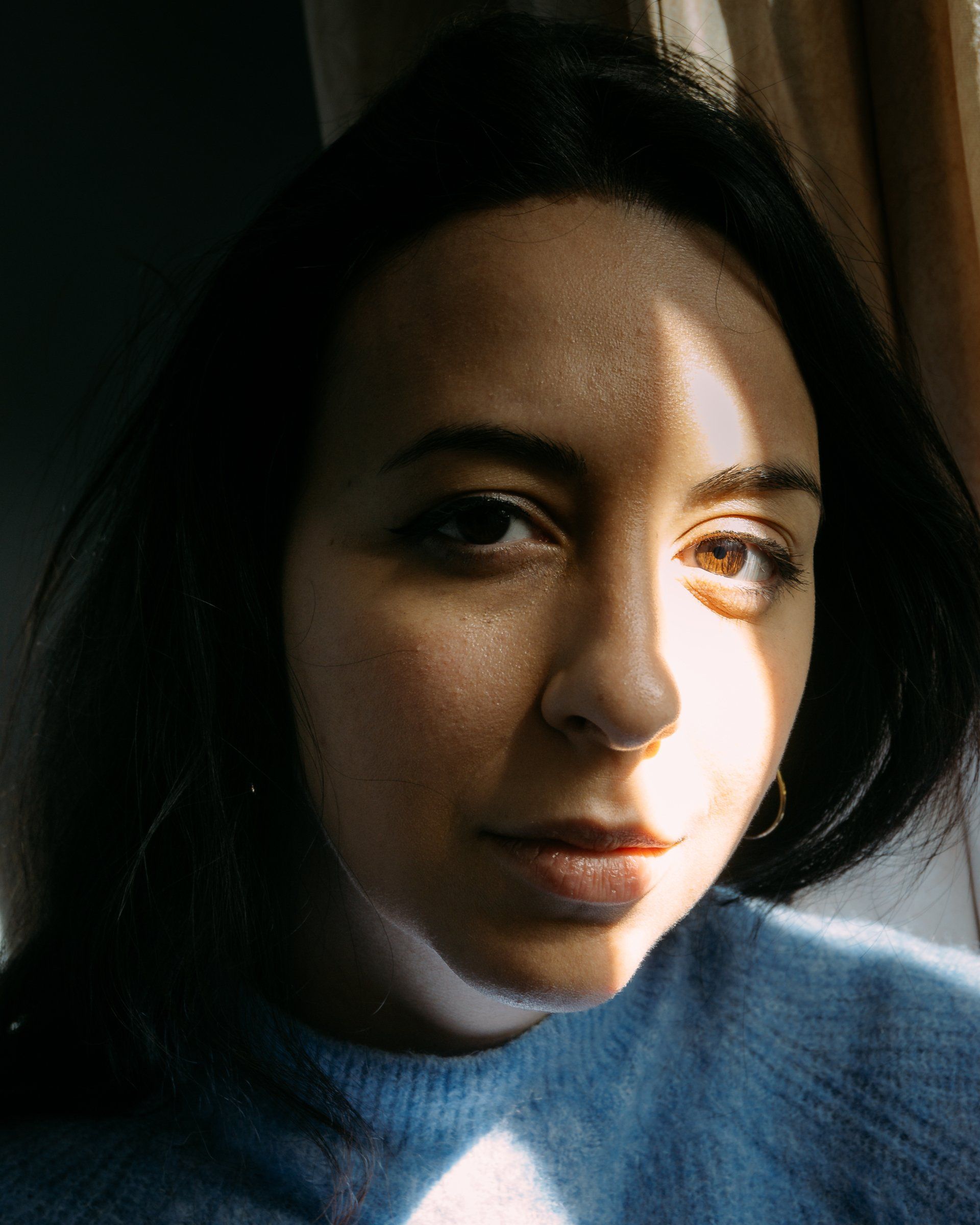 eye in focus beautiful woman portrait in Rotterdam Netherlands with natural sunlight