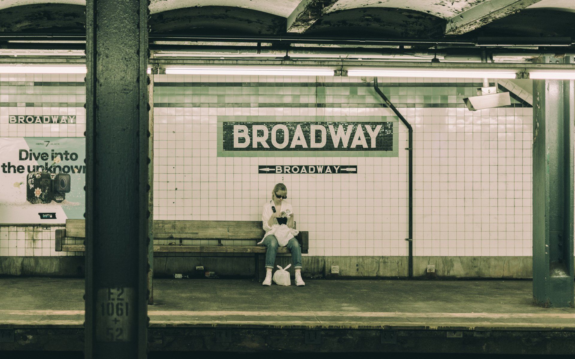broadway subway metro transport woman line lines jacopovassallo newyork nyc ny usa unitedstates america amerika