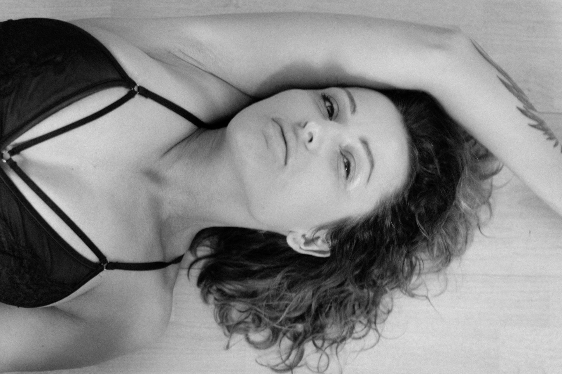 Sexy boudoir photo of a seductive girl