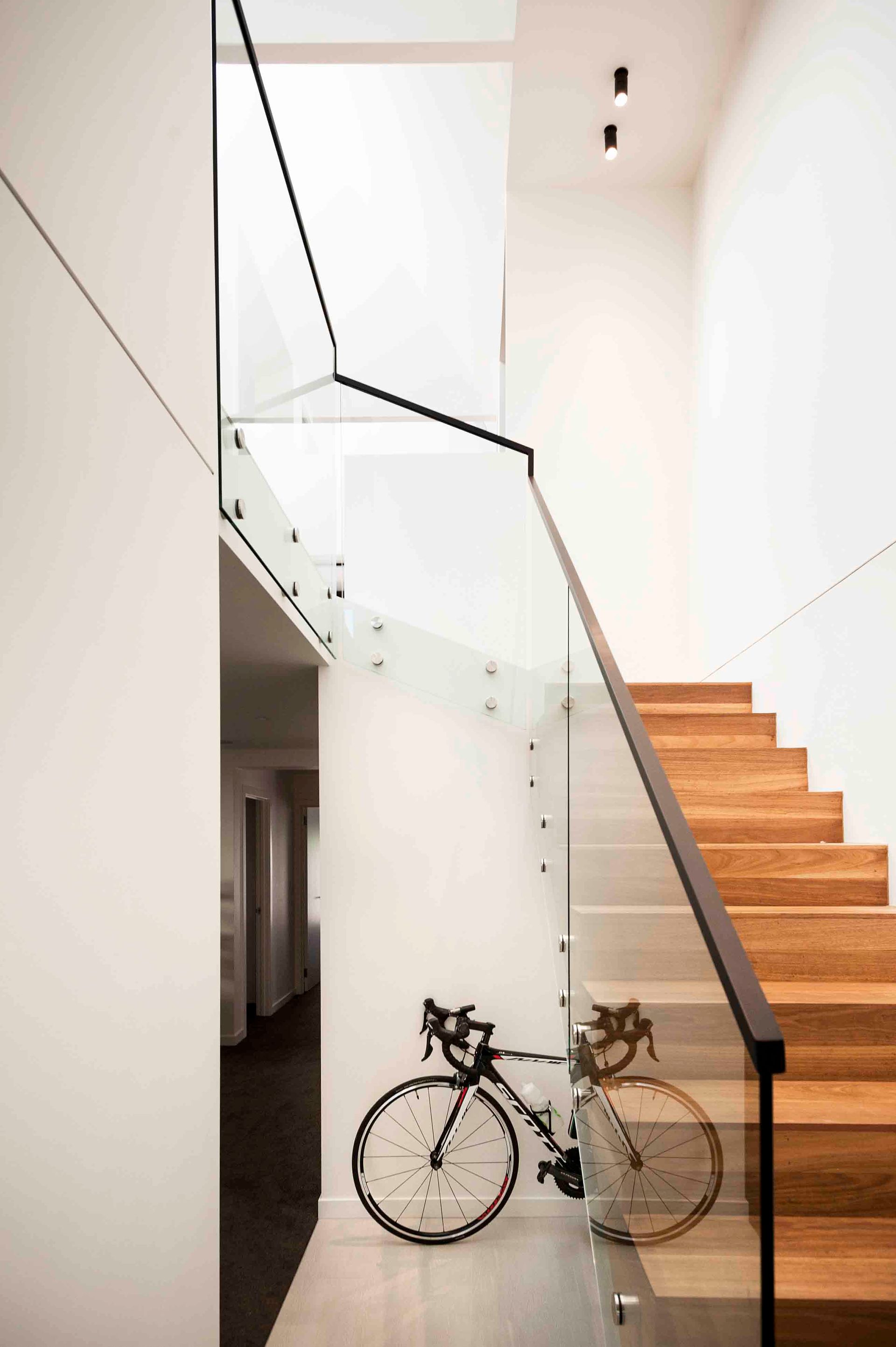 A bicycle is leaning against the railing of a staircase.