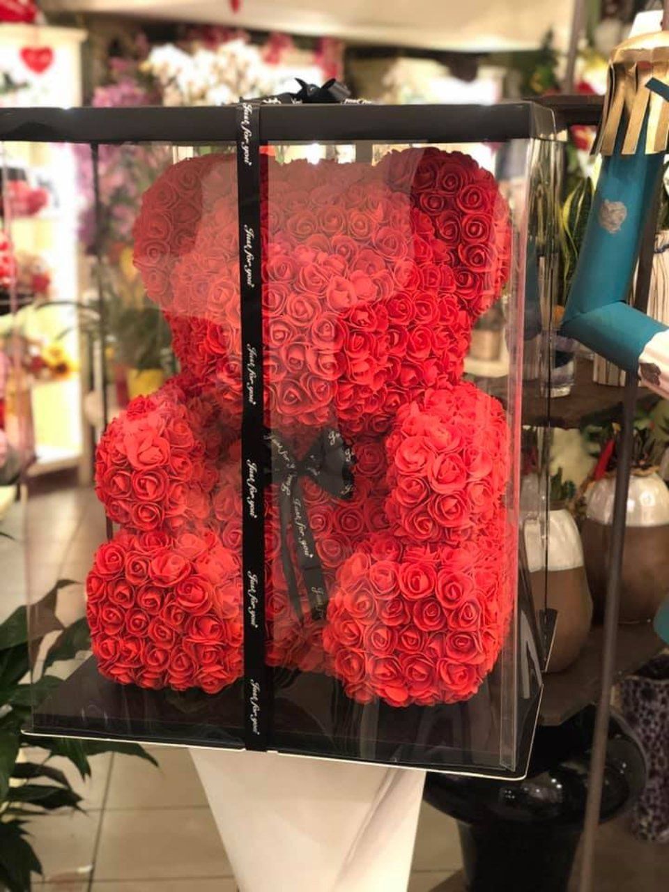 Orsetto di rose rosse