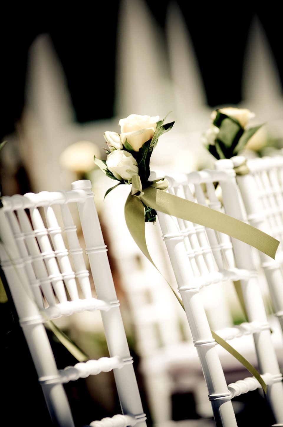 Sedie matrimonio decorate con fiori