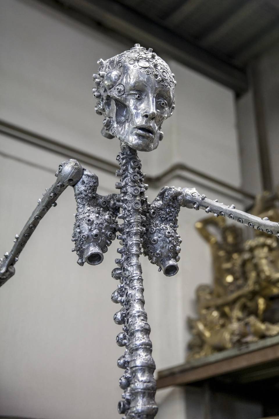 Scultura in alluminio in laboratorio