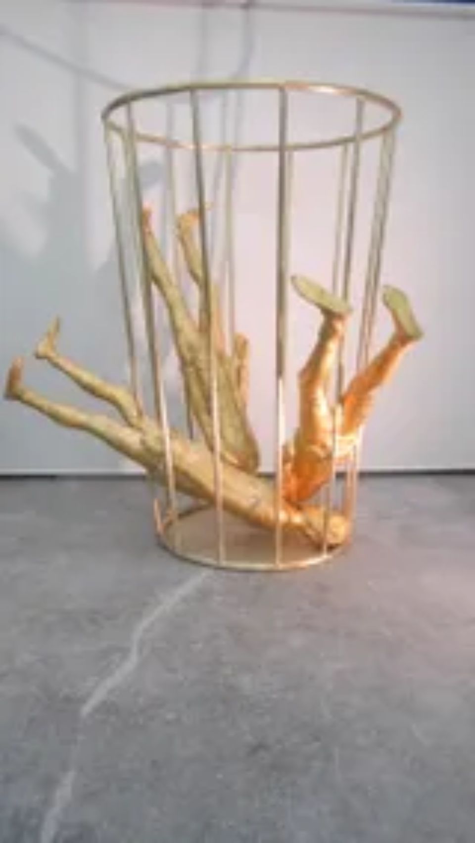 Scultura contemporanea in bronzo e acciaio