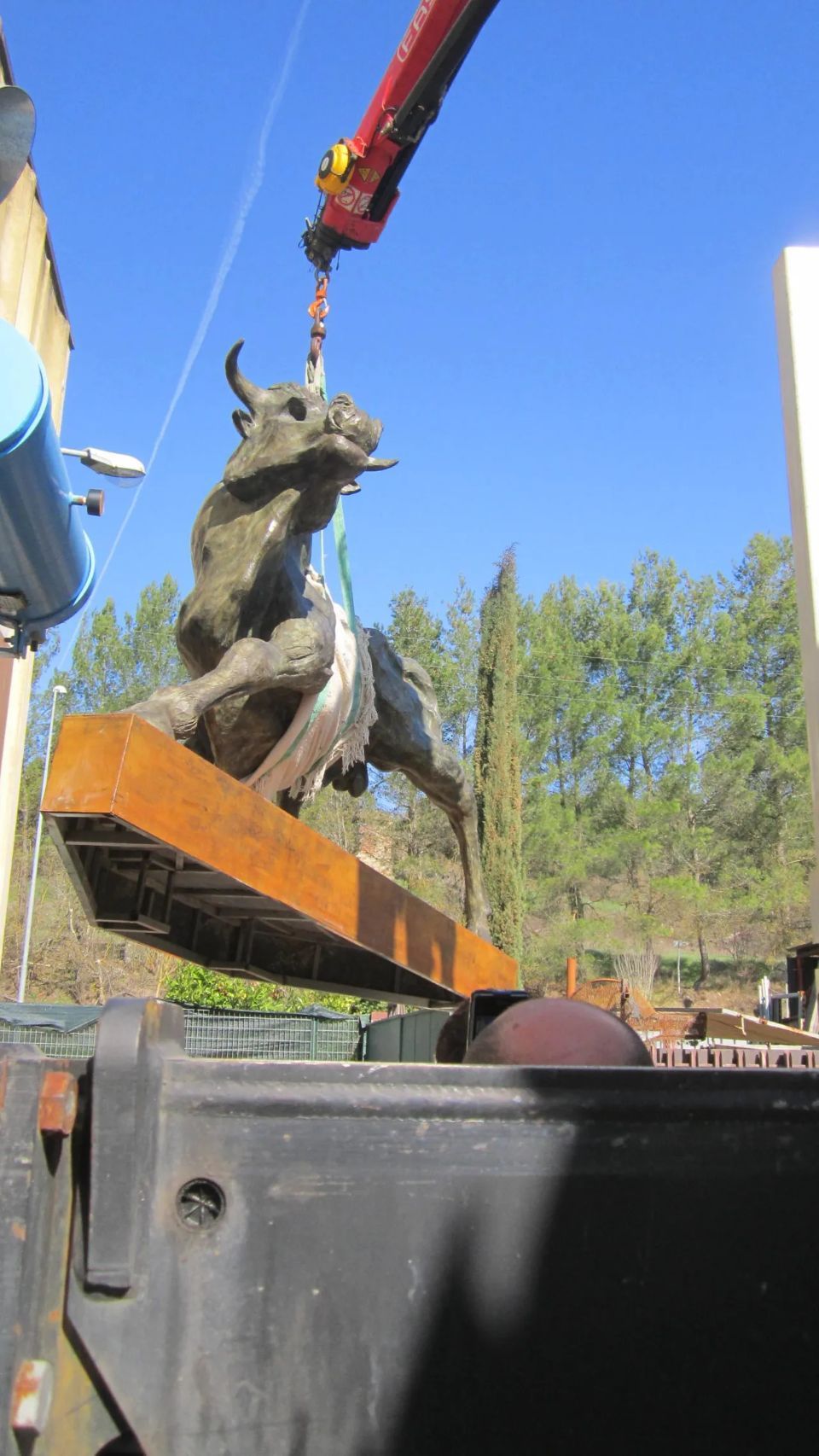 Trasporto e installazione di opera d'arte pubblica