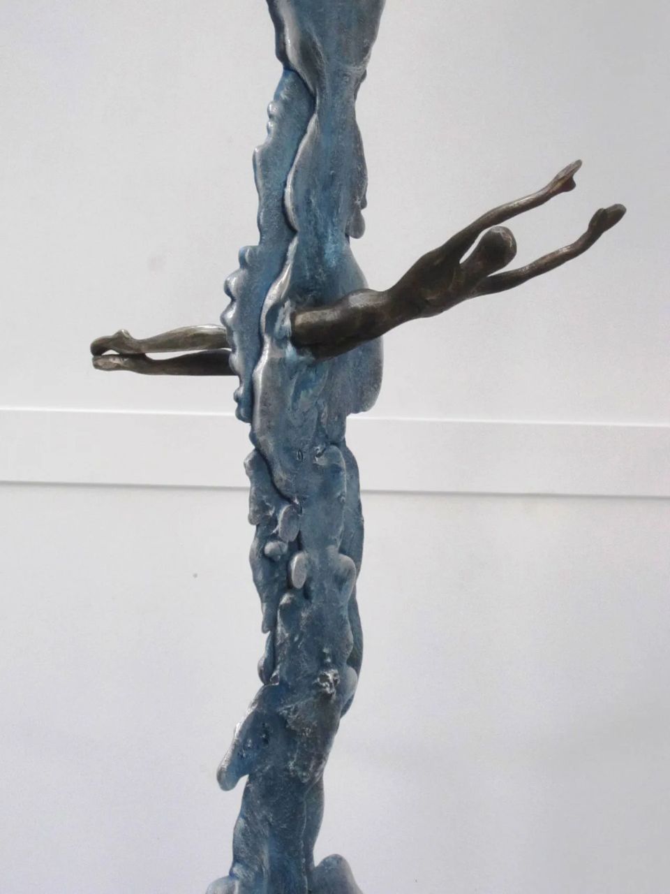 Installazione in museo di opere d'arte bronzee