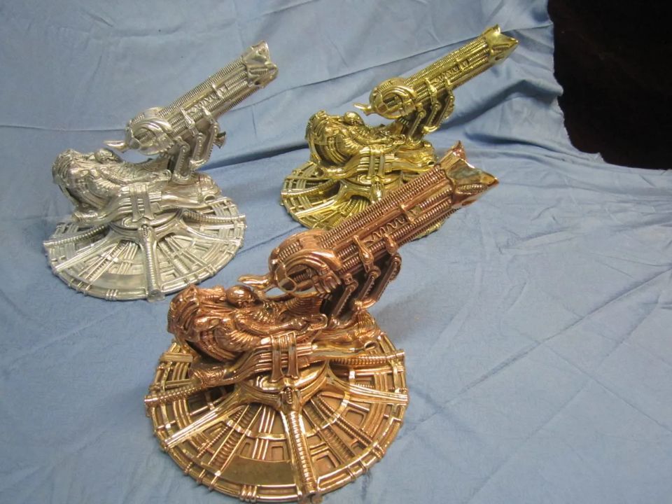 particolari di opera d'arte in bronzo