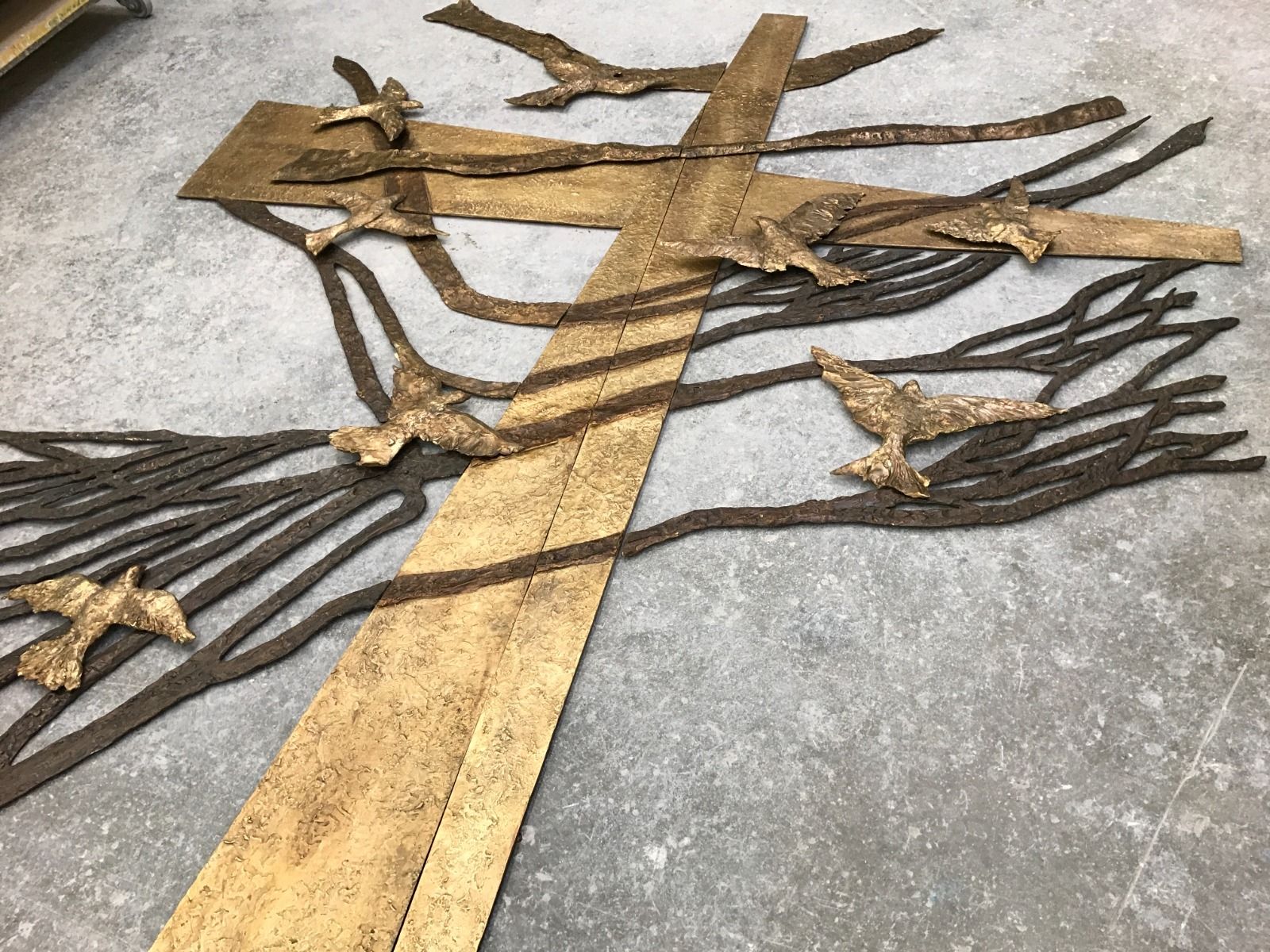 Scultura di un toro in bronzo