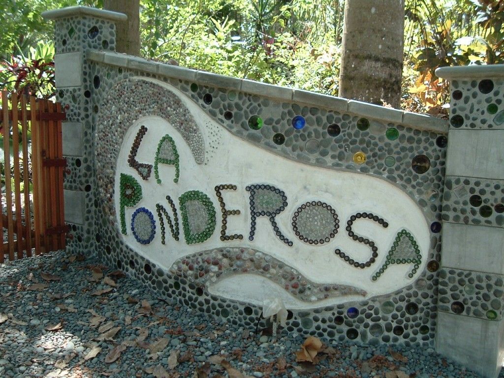 A sign that says la ponderosa on it
