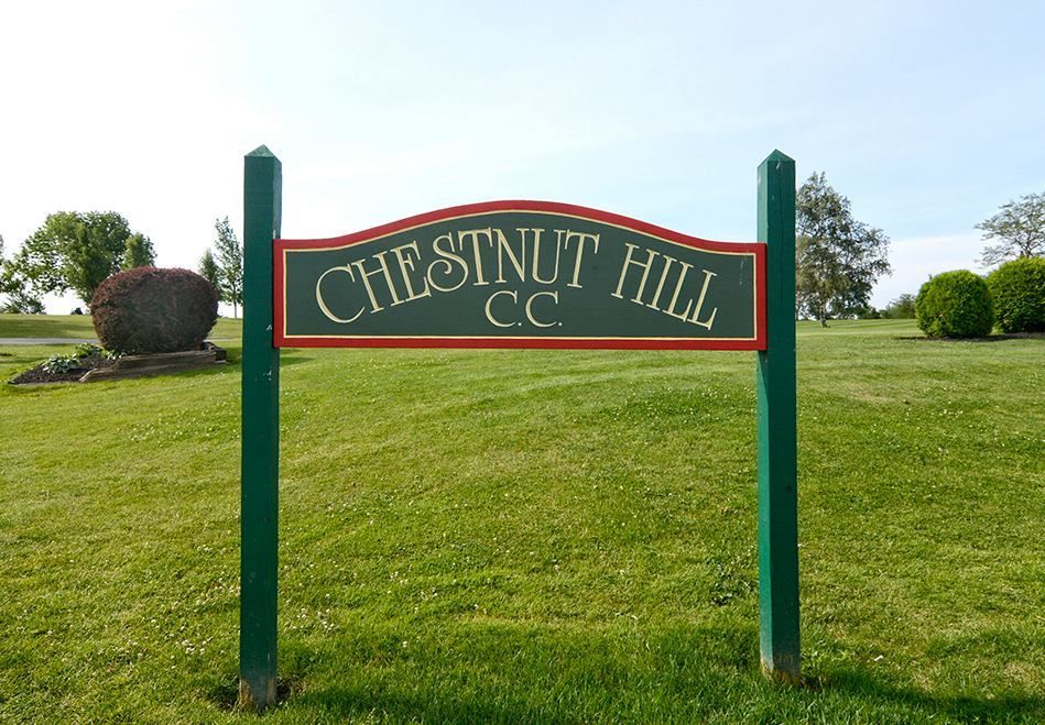 A green and red sign for chestnut hill cc