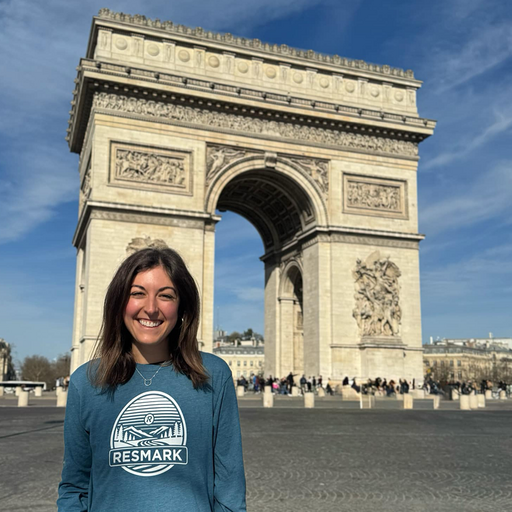 Nikki DeSantis Resmark Headshot - girl in front of arc de triomphe