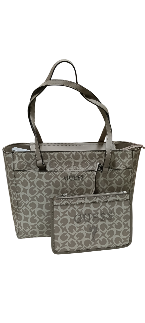 Bolso de mano gris con una bolsa más pequeña, ambos con un patrón de logotipo repetido.