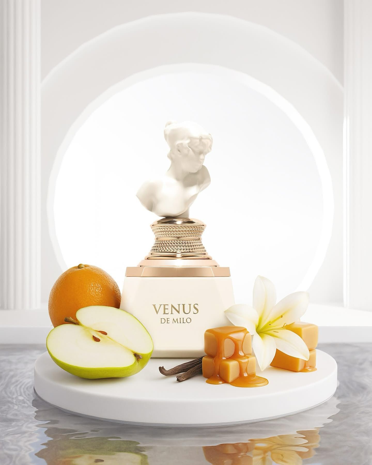 Presentación del perfume: Busto, fruta, caramelo, vainilla, lirio blanco. Fondo blanco suave.